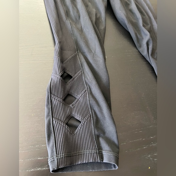 Athleta Salutation Stash Leggings - Picture 2 of 7